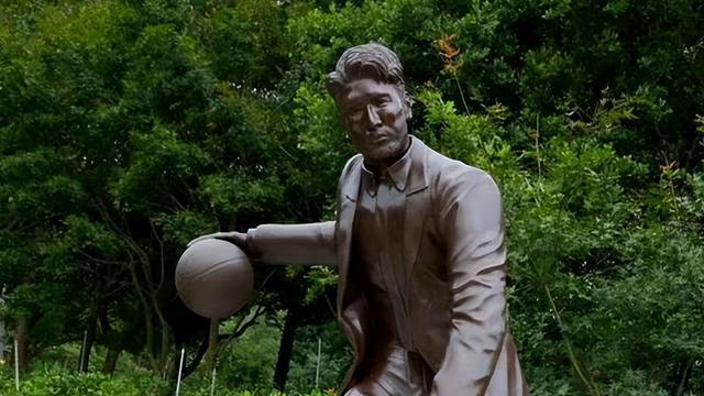 高以翔|高以翔38岁冥诞纪念铜像落成，好友林书豪连续3年发文悼念