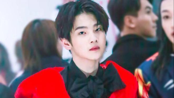 周震南|周震南父母被曝再度成为老赖，其父更是被限制消费，儿子星途堪忧