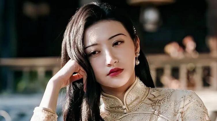 景甜|30集戏份20套旗袍，宋轶拒绝出演却便宜了景甜，大眼美女惊艳了