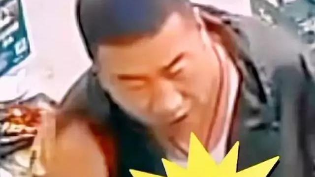 唐山打人案，烧烤店老板娘，极有可能也是参与者之一
