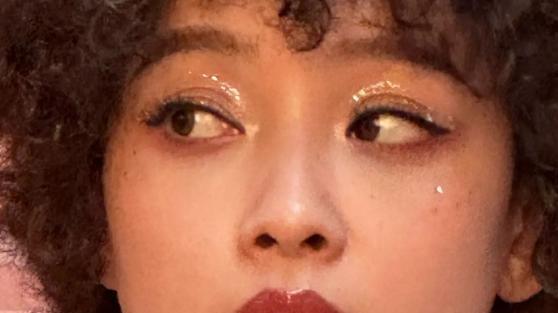 孙怡|孙怡晒短发爆炸头发型，配文有点心酸，飘荡太久想家想女儿了