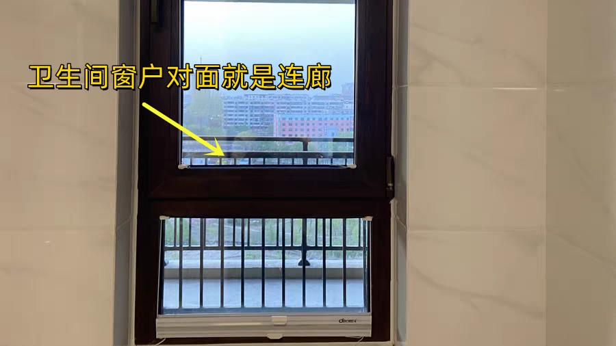 太丢脸了，百叶帘装了1年，才发现卫生间“透光透人”，纯粹摆设
