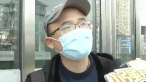 男子实体店6000元买一台电脑，对比网上只要4000元！要求老板退差价