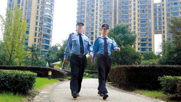 多地出现“擦油烟机”女子，网友说很恐怖，她们真实目的是什么？