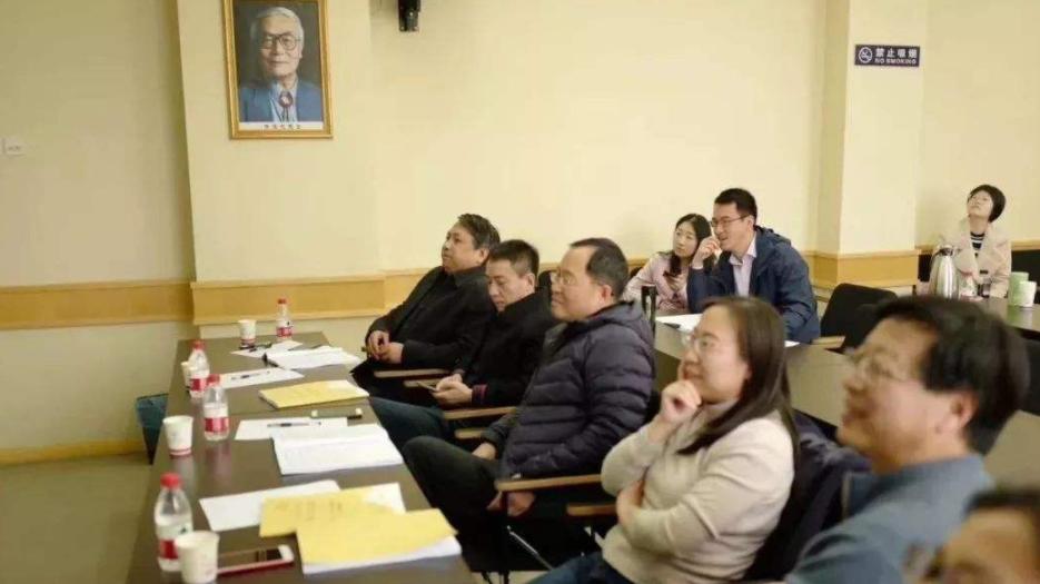 毕业论文答辩|博士论文答辩现场火了，不敢正眼看老师，教授的反应让人没想到