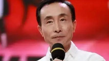 巩汉林|巩汉林：65岁三代同堂，为何这几年来他不上春晚了？