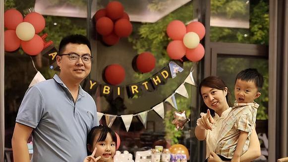 左右为难|左右为难！田静更新日常动态，遭杜粉喊话：别忘了杜妈的养育之恩