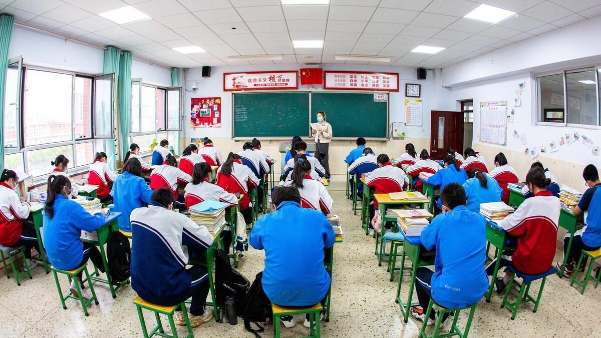 留学生|乡镇教师正在招人，大专学历起报，三类人报名有优势！