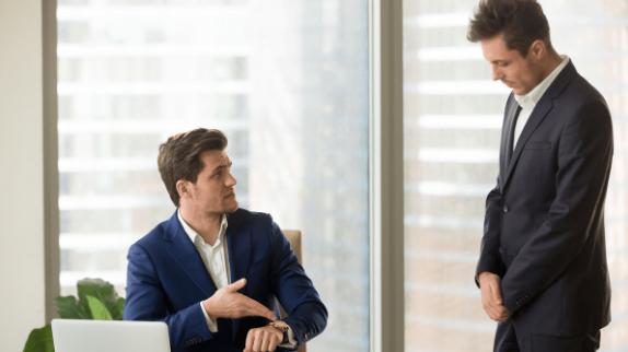 |职场上混得比别人好，要想混得好，首先要有两把刷子