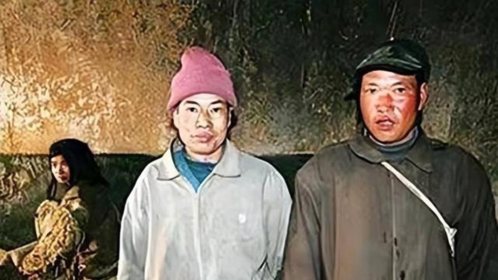 08年记者接到一举报电话，窑洞罪恶曝光，被困15年的四川女子获救