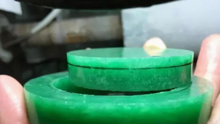 雕刻|翡翠手镯心拥有妙用，不单单可以赚到钱，还彰显了不同的品味