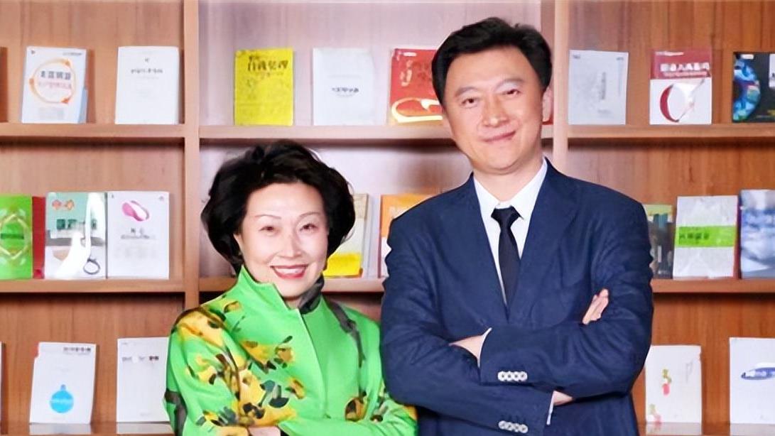 制药届女王：因特异功能被招入伍，退伍后转战商海，坐拥400多亿