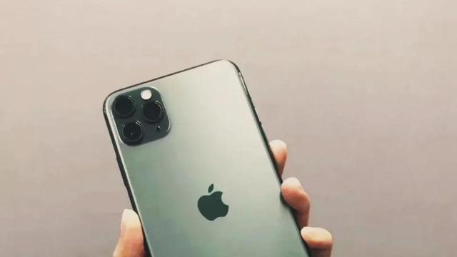 安卓手机|如今买一台三年前的苹果11ProMax，相当于目前啥价位段的安卓手机