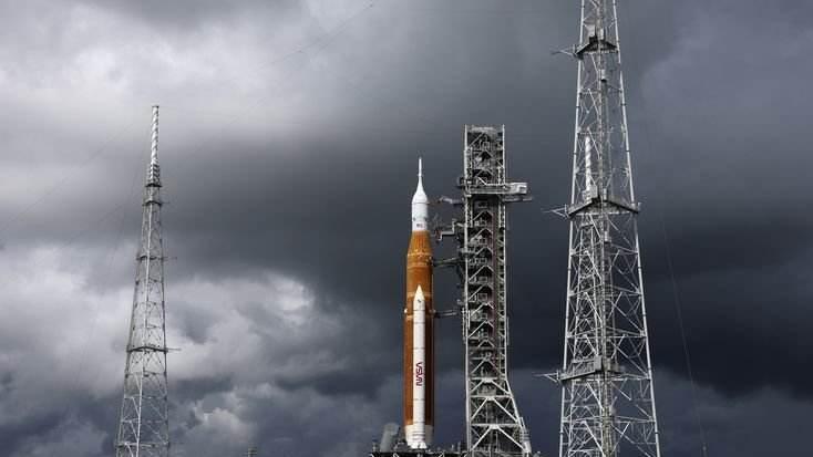 突然变轨300公里！中方卫星技术令美措手不及，NASA总部接到一噩耗