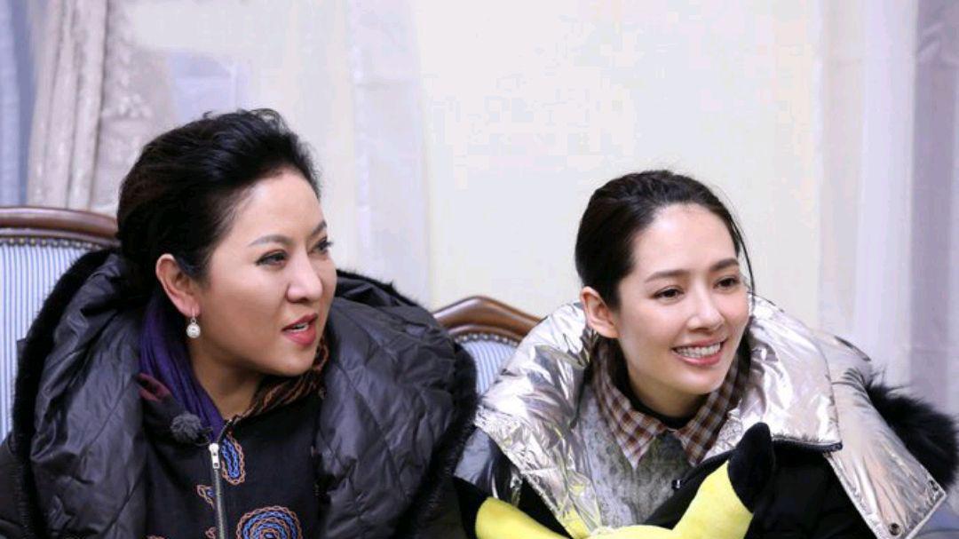 向太|向太晒出多张年轻照，穿旗袍气质婉约，撞脸曾黎等女星