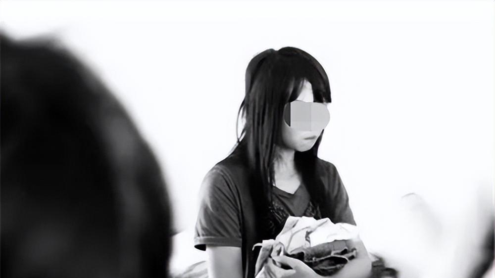 ?山东一女子为挽留大款情夫，诱骗10岁女童供其侵害