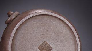 |旧藏-彭文忠款紫砂兽面纹活环提梁壶