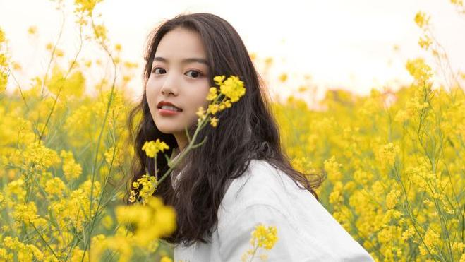 男子炫耀''当年校花，如今给我生孩子当保姆''，遭网友痛批