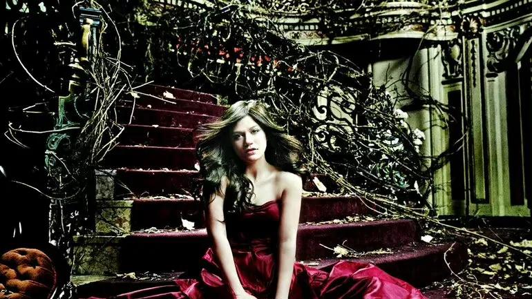 凯莉·克莱森|采访中承认自己打过女儿，美国歌手凯莉·克莱森回应质疑，掀起外网育儿大论战