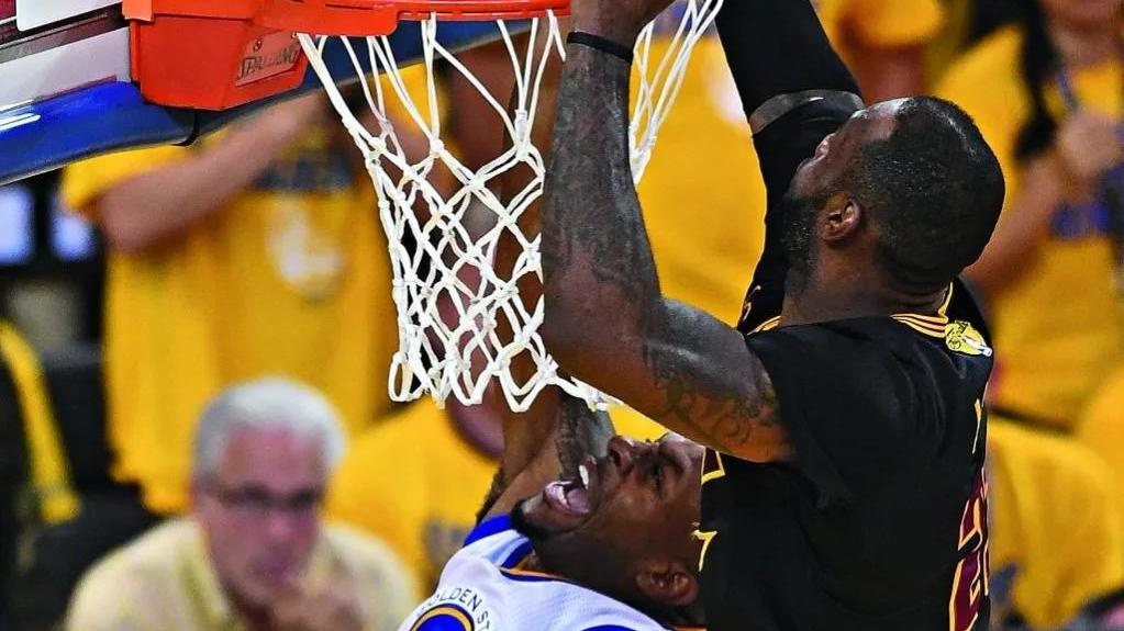 NBA高管认为詹姆斯可能被交易，三换一被送回克利夫兰骑士