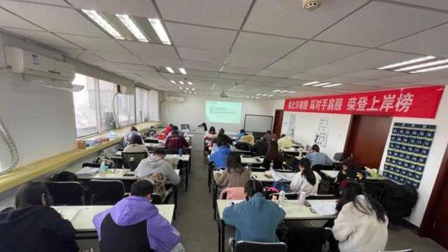 医生|铁饭碗工作辛苦指数排名，榜首在意料之中，这里面有你的职业吗？