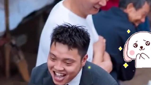 新人结婚跟拍照，新娘表示差强人意，网友：这是溢出屏幕的开心