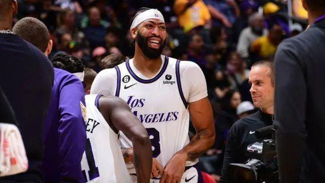 “交易浓眉的最佳时机”