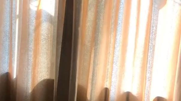 浙江一男子入住公司宿舍，本以为住套房，拉开窗帘一幕让他瘆得慌