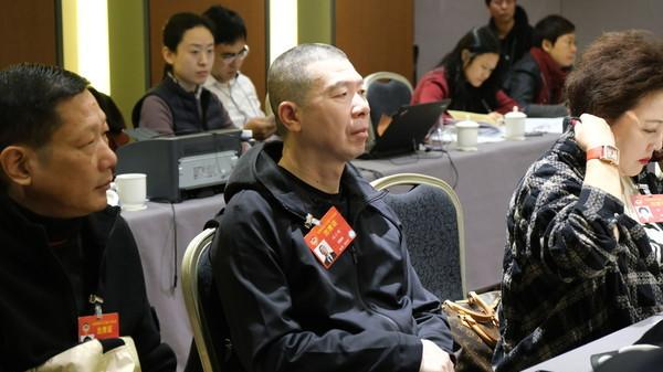 冯小刚|冯小刚首回应移民谣传“国家有恩于我”入住洛杉矶豪宅原因曝光