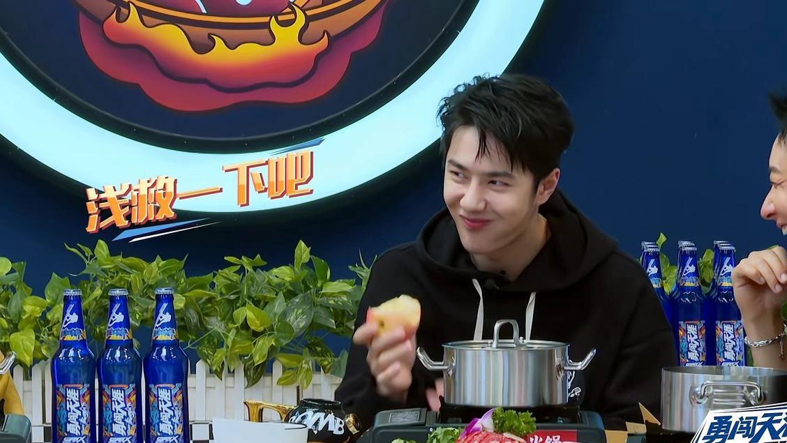 街舞|街舞提档上线，王一博粉丝应援总决赛，打造一片专属的绿海