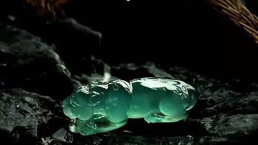 艺术品|翠轩一品-比玻璃种更神妙的翡翠——龙石种