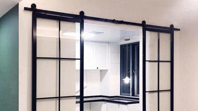 越来越多人不装厨房推拉门了，年轻人都用吊轨门替代，太明智了