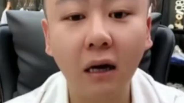 二驴50万坑位费引发争议，二驴否认收高额坑位费只卖大品牌赚