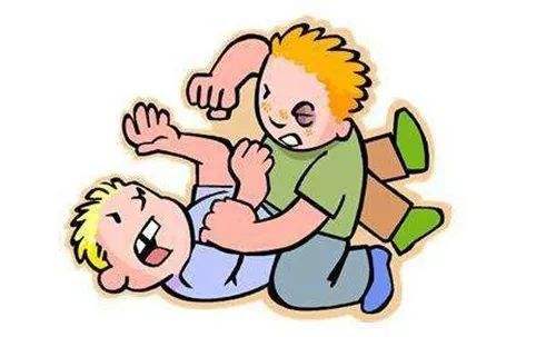 山东潍坊，一男子提前下班回到家中，不料撞见妻子与情夫约会
