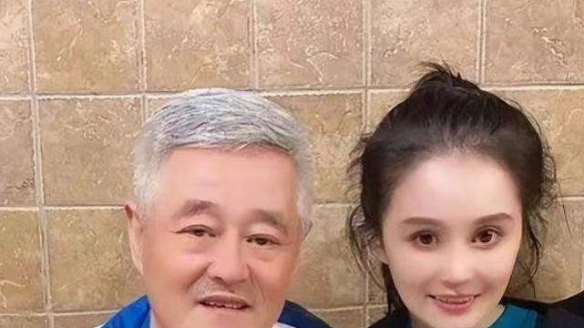 赵本山|赵本山女儿球球确诊阳性，高烧不退频繁放屁，坚持明天复工引争议