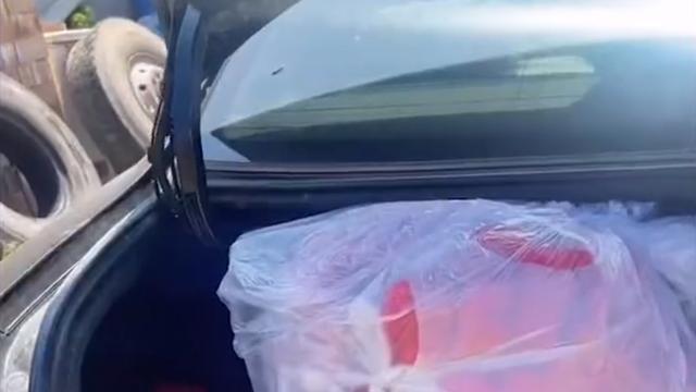 陕西一女子回娘家爸妈领着女婿外孙就走，把她落原地：谁是亲生的