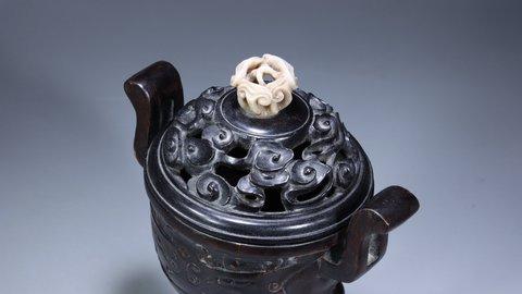 沉香木|旧藏：沉香木雕·朝冠耳香薰炉