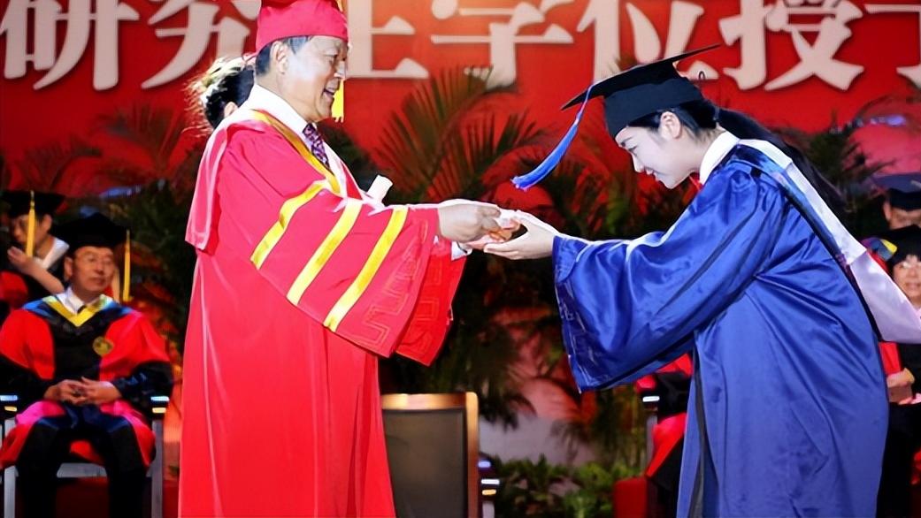 hr|“金本银硕铜博”或成985学历鄙视链，北大硕士求职，遭到HR白眼