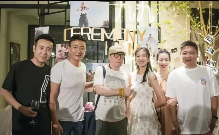 胡军|胡军为女儿办18岁成人礼！群星闪耀超有排面，高挑时尚不输明星