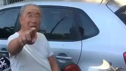 回顾 六旬大爷朝小伙吐口水，拒不道歉被打成骨折，广州法院判了