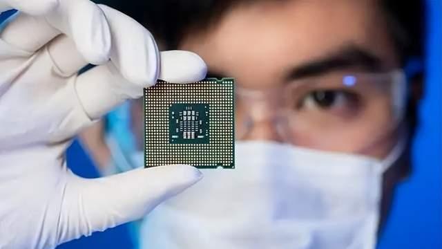 |中国芯片高兴又无奈的现实，中国人和中国人在光量子芯片展开竞争