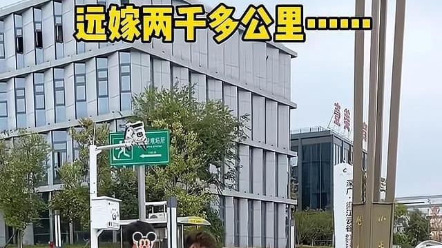 男子把远嫁的妻子和孩子赶出家门，其弟弟带他把妻儿接回家