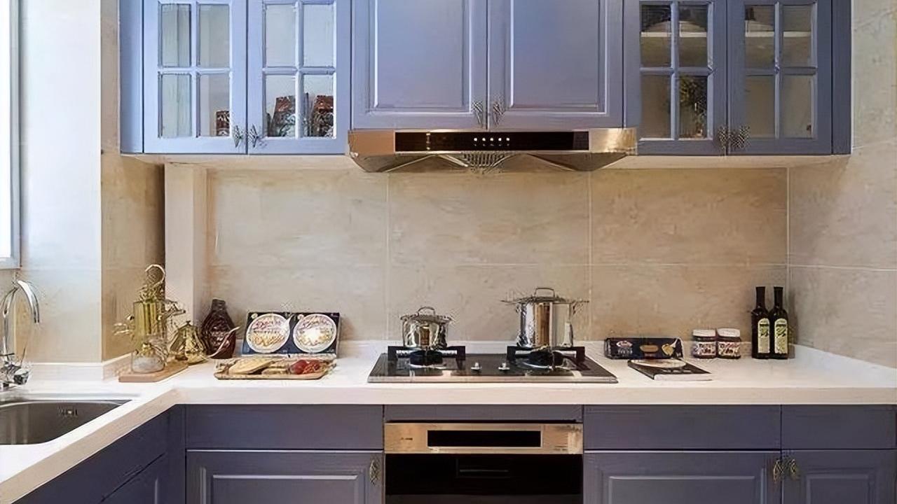 油烟机选侧吸好还是顶吸好？听完师傅的分析，发现太多家庭被坑了