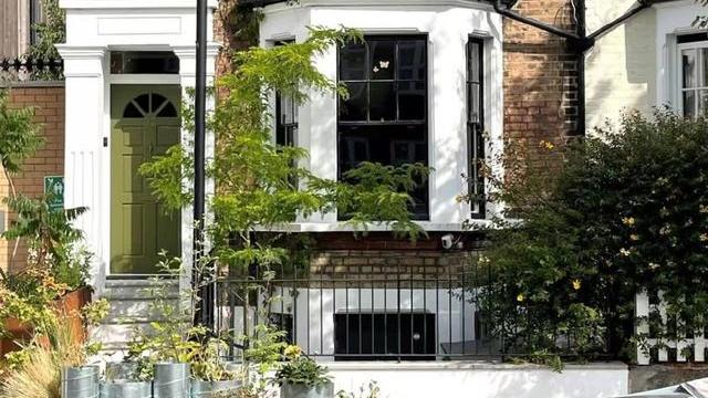 从窄小阴暗到明亮舒适，看了伦敦夫妻的老房改造，被一楼吸引住了