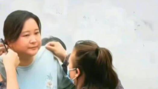 贾玲 贾玲说自己都快要胖到300斤了！为了健康，必须放下工作去减肥了