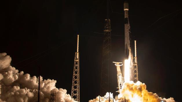 为中东北非1.6亿家庭提供高速信号，SpaceX发射了一颗大型卫星