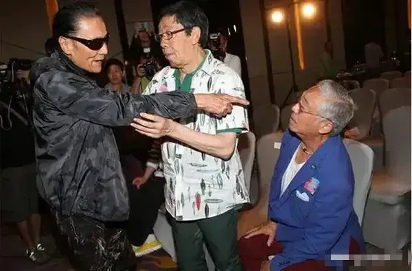 曾江|真人秀节目，谢贤突然起身，扇了曾江一个耳光