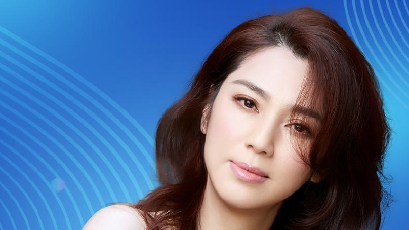 婚变|带着7岁儿子改嫁，比现在的丈夫大11岁，屡次传出婚变的消息