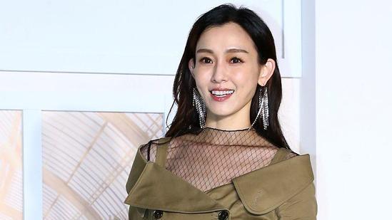 范玮琪|范玮琪父亲失足摔倒去世，闺蜜大小S悲痛发声