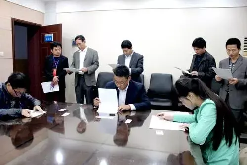 |女大学生面试助理职位，对方提了奇怪的要求，与经理生活习惯有关